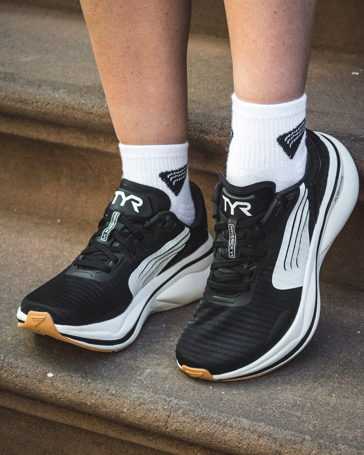 Women's Maverick-V1 Runner - White/Black/Gum 10 Men's Maverick-V1 Runner - White/Black Gum