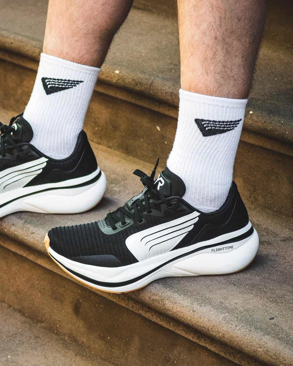 Women's Maverick-V1 Runner - White/Black/Gum 9 Men's Maverick-V1 Runner - White/Black Gum
