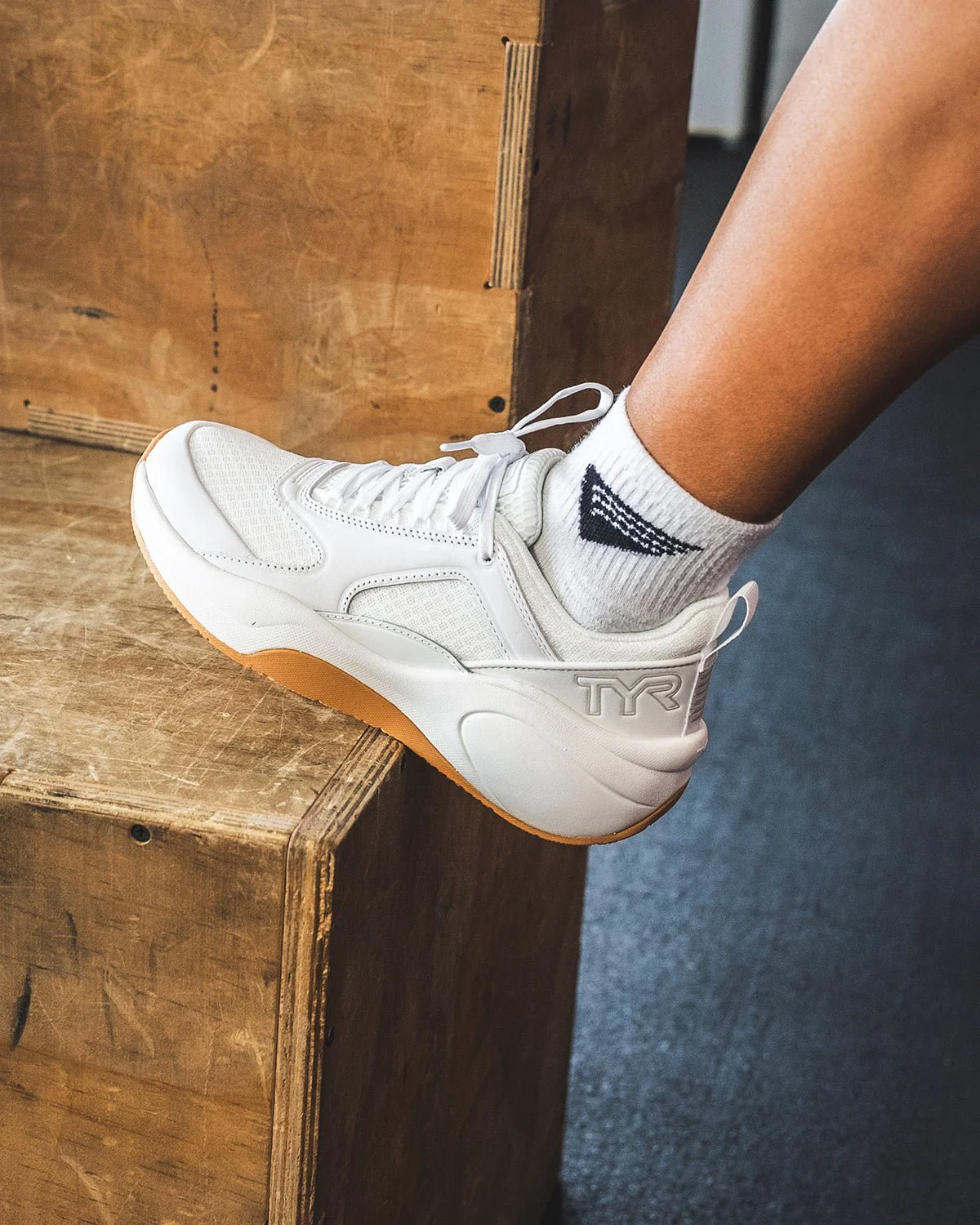 Women's CXT-FLOW Trainer - White/Gum 10 Men's CXT-FLOW Trainer - White/Gum